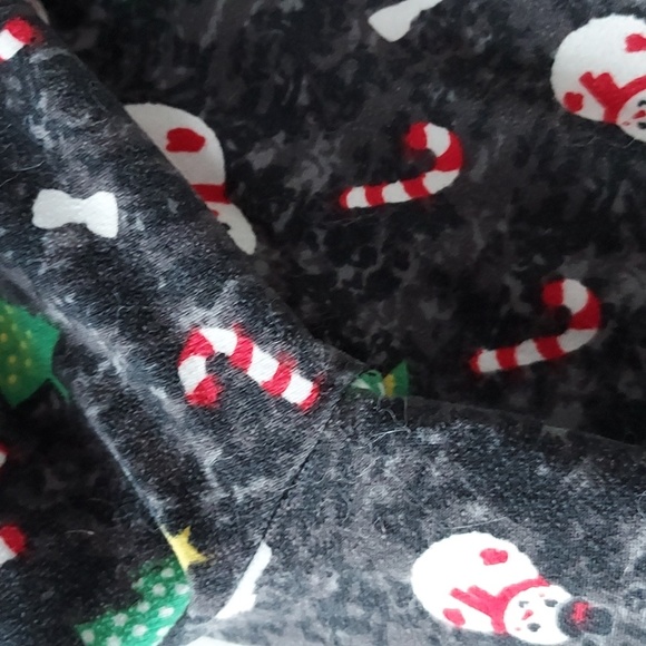No brand name pajamas w/snowman candy canes trees measurements are approximate - Picture 7 of 8
